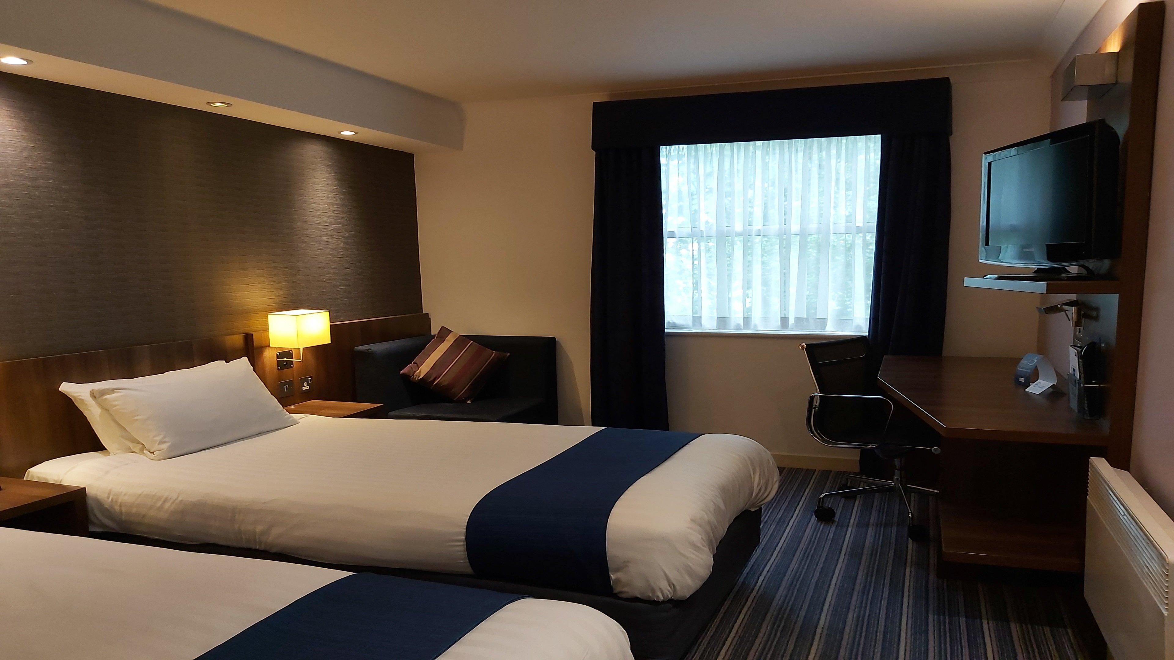 Holiday Inn Express Glenrothes By Ihg Exterior photo