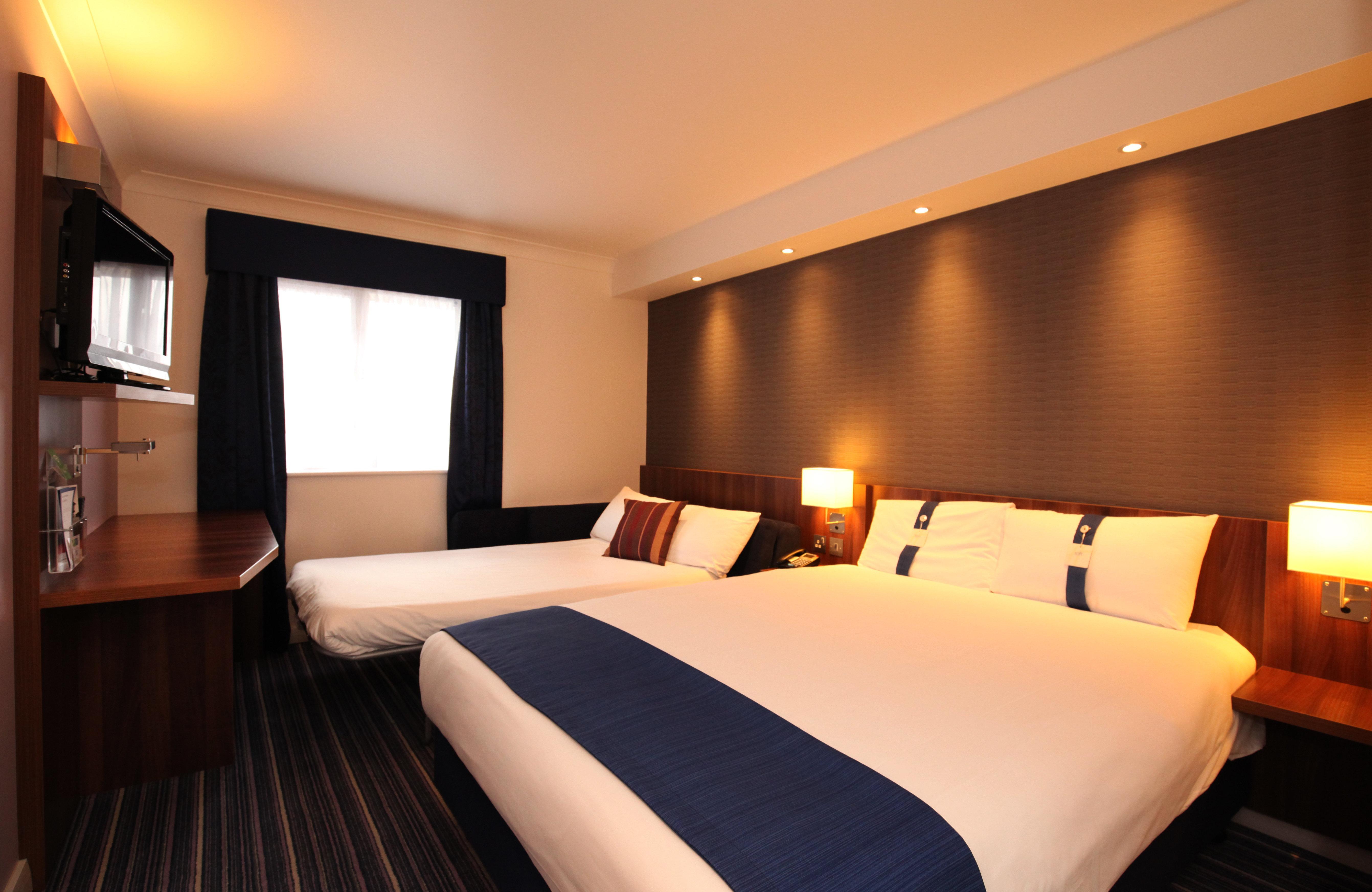 Holiday Inn Express Glenrothes By Ihg Exterior photo