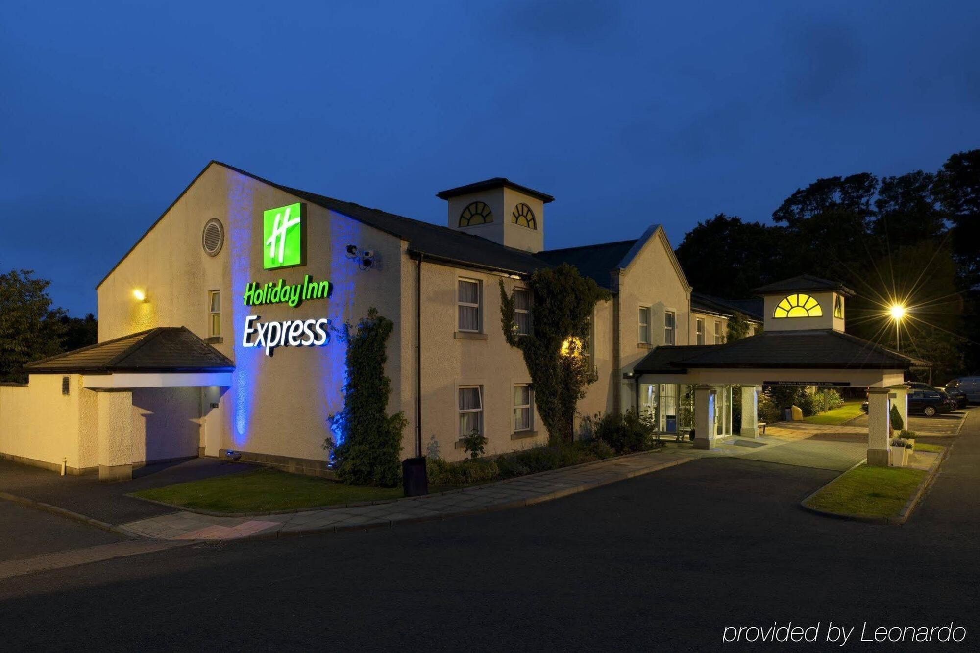 Holiday Inn Express Glenrothes By Ihg Exterior photo